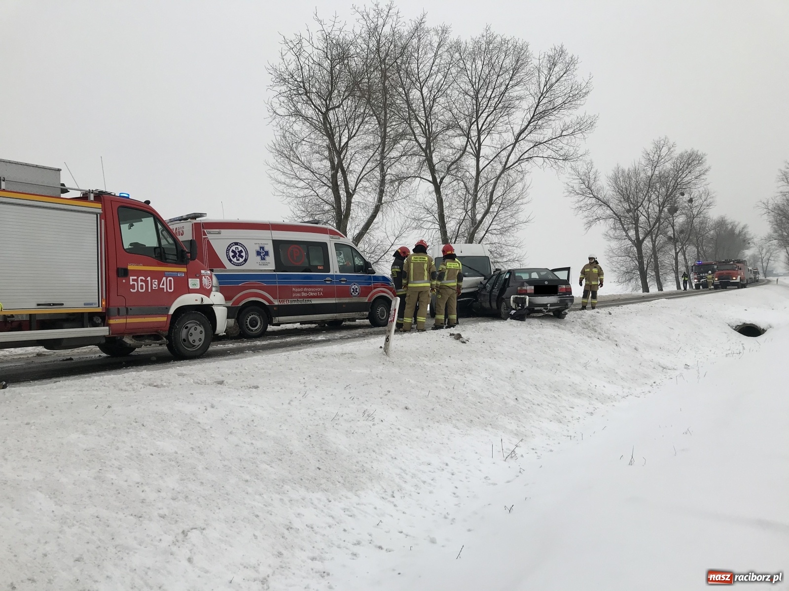 Zdjęcie w galerii na portalu naszraciborz.pl: Czołowe zderzenie na DW 416 w Żerdzinach [FOTO] wiadomości z regionu