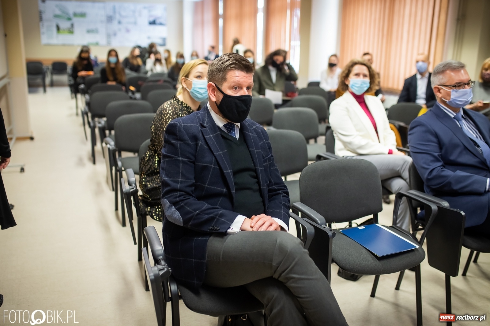 Zdjęcie w galerii na portalu naszraciborz.pl: Tak studenci raciborskiej PWSZ widzą w przyszłości wodzisławski rynek wiadomości z regionu