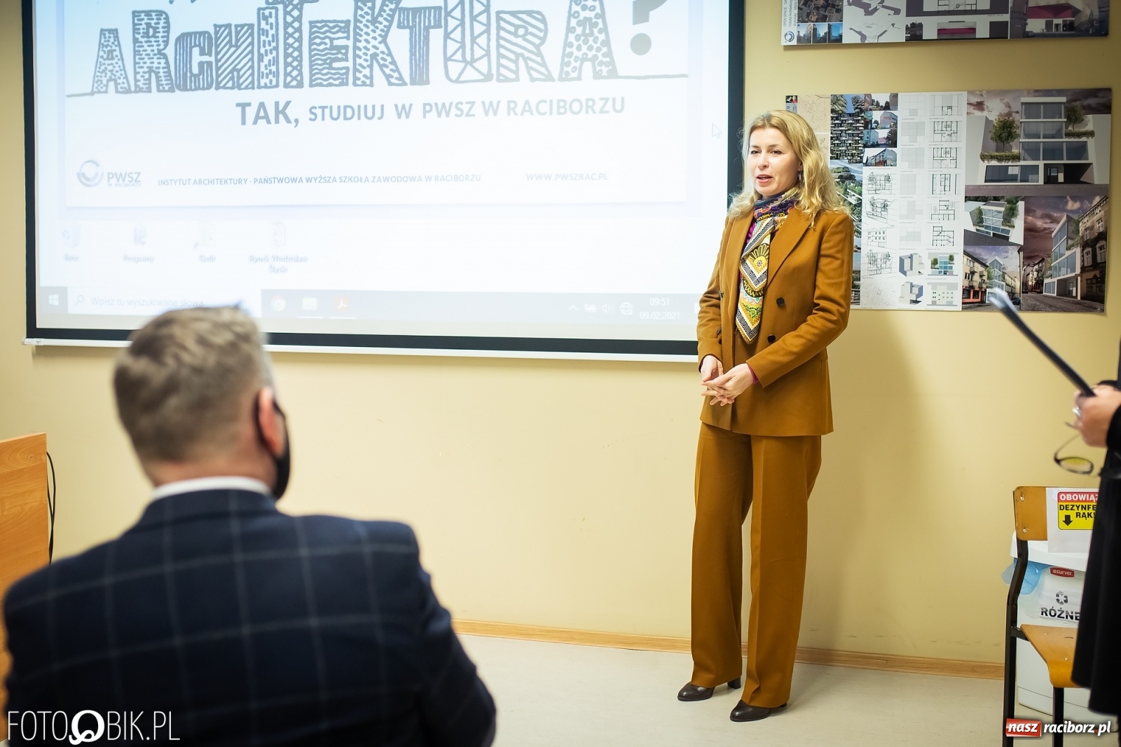 Zdjęcie w galerii na portalu naszraciborz.pl: Tak studenci raciborskiej PWSZ widzą w przyszłości wodzisławski rynek wiadomości z regionu