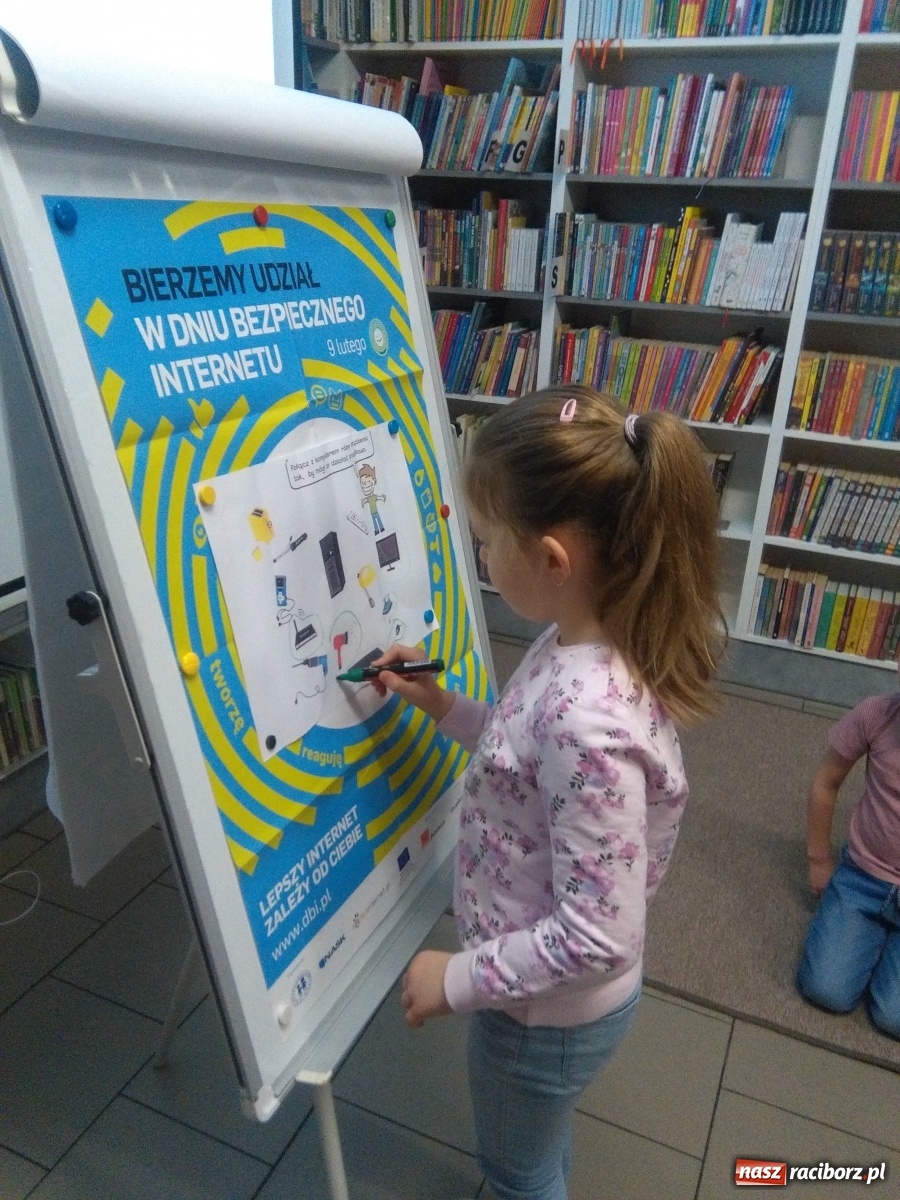 Zdjęcie w galerii na portalu naszraciborz.pl: Dziś Dzień Bezpiecznego Internetu w raciborskiej książnicy wiadomości z regionu
