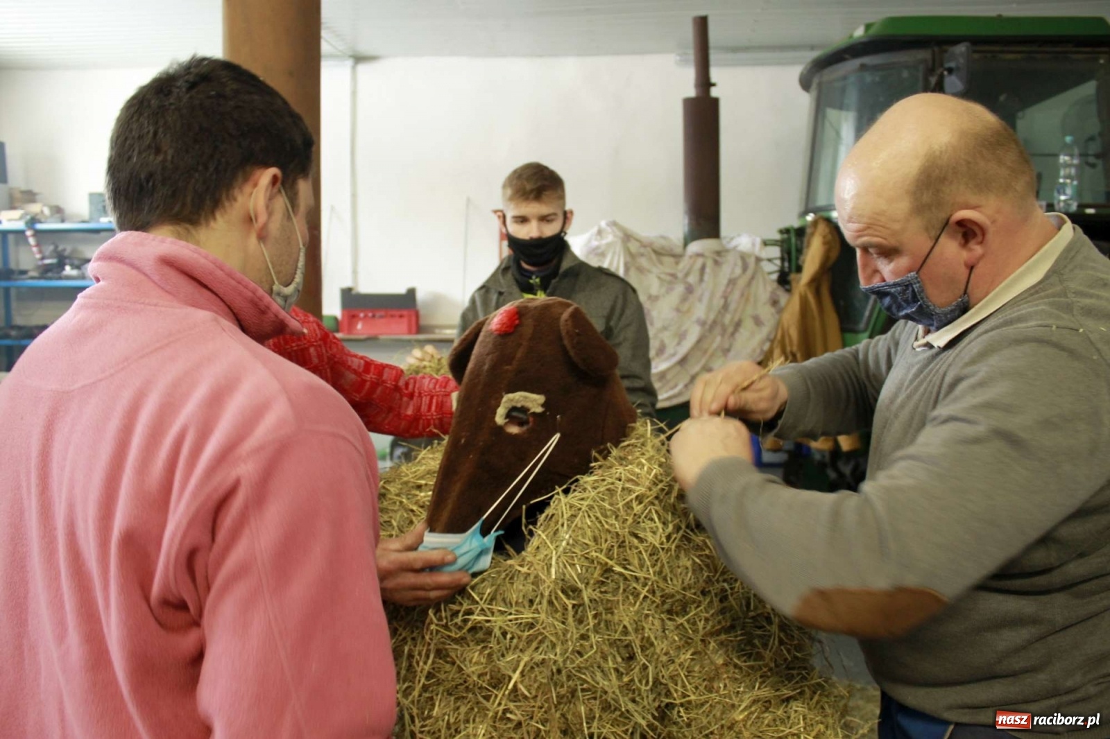 Zdjęcie w galerii na portalu naszraciborz.pl: Samborowice nie odpuściły. Dziś odbył się Tanzbär [FOTO i WIDEO] wiadomości z regionu