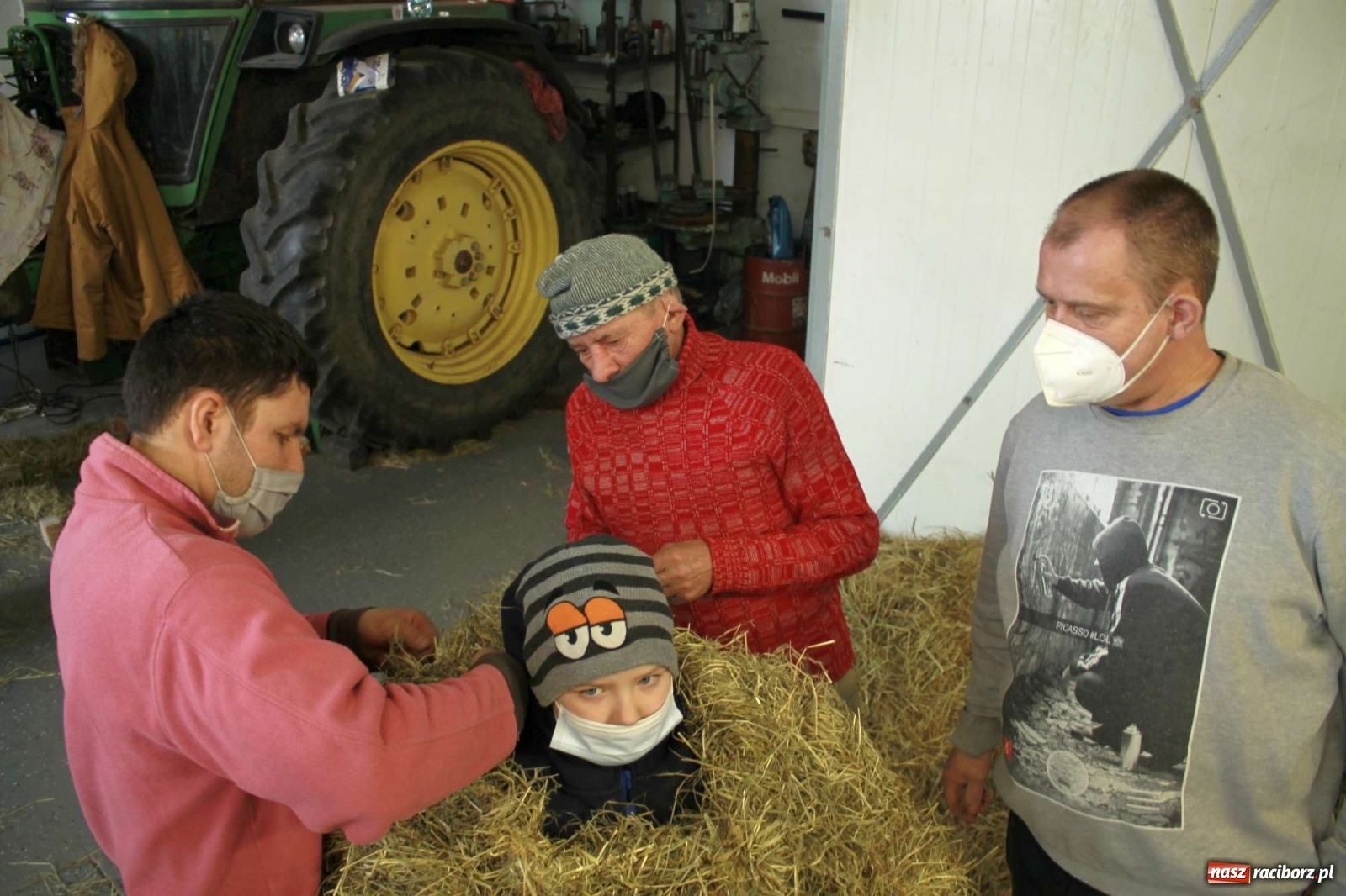 Zdjęcie w galerii na portalu naszraciborz.pl: Samborowice nie odpuściły. Dziś odbył się Tanzbär [FOTO i WIDEO] wiadomości z regionu