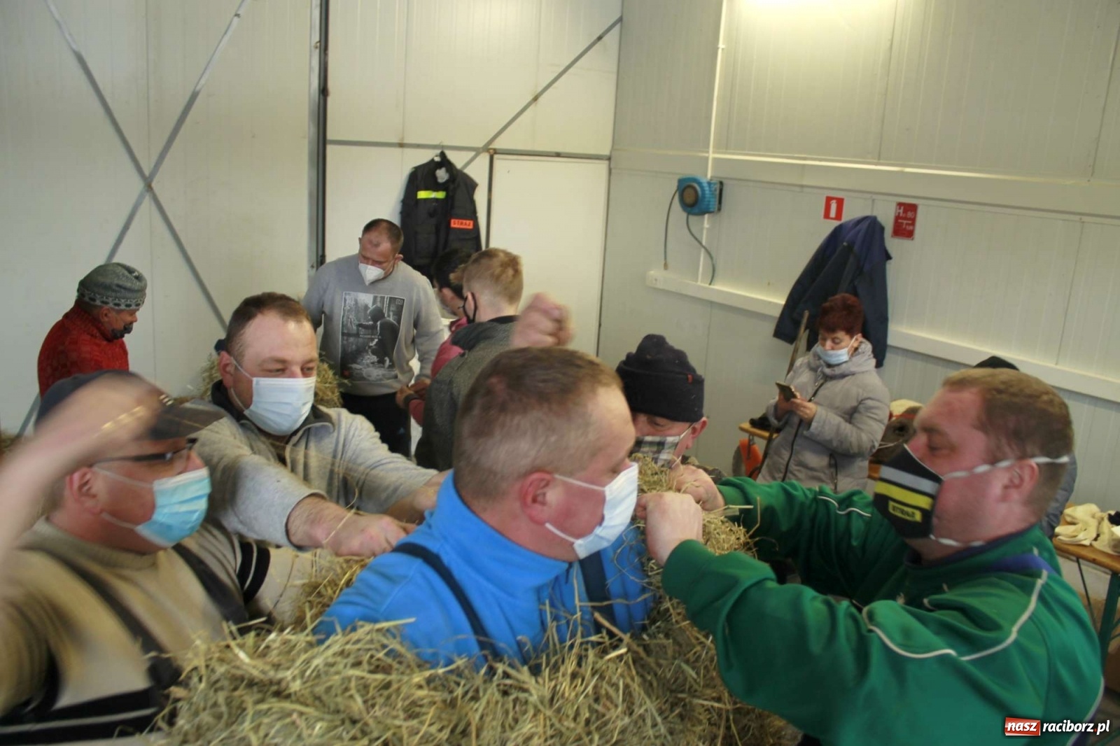 Zdjęcie w galerii na portalu naszraciborz.pl: Samborowice nie odpuściły. Dziś odbył się Tanzbär [FOTO i WIDEO] wiadomości z regionu