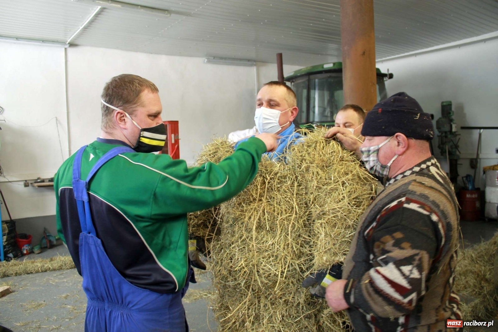 Zdjęcie w galerii na portalu naszraciborz.pl: Samborowice nie odpuściły. Dziś odbył się Tanzbär [FOTO i WIDEO] wiadomości z regionu