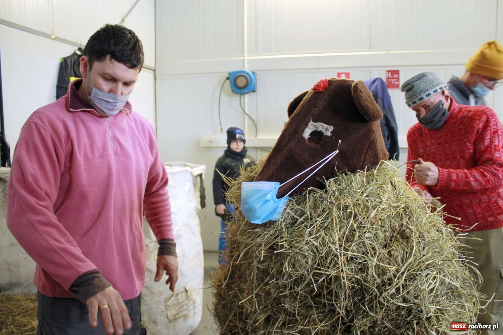 Zdjęcie w galerii na portalu naszraciborz.pl: Samborowice nie odpuściły. Dziś odbył się Tanzbär [FOTO i WIDEO] wiadomości z regionu