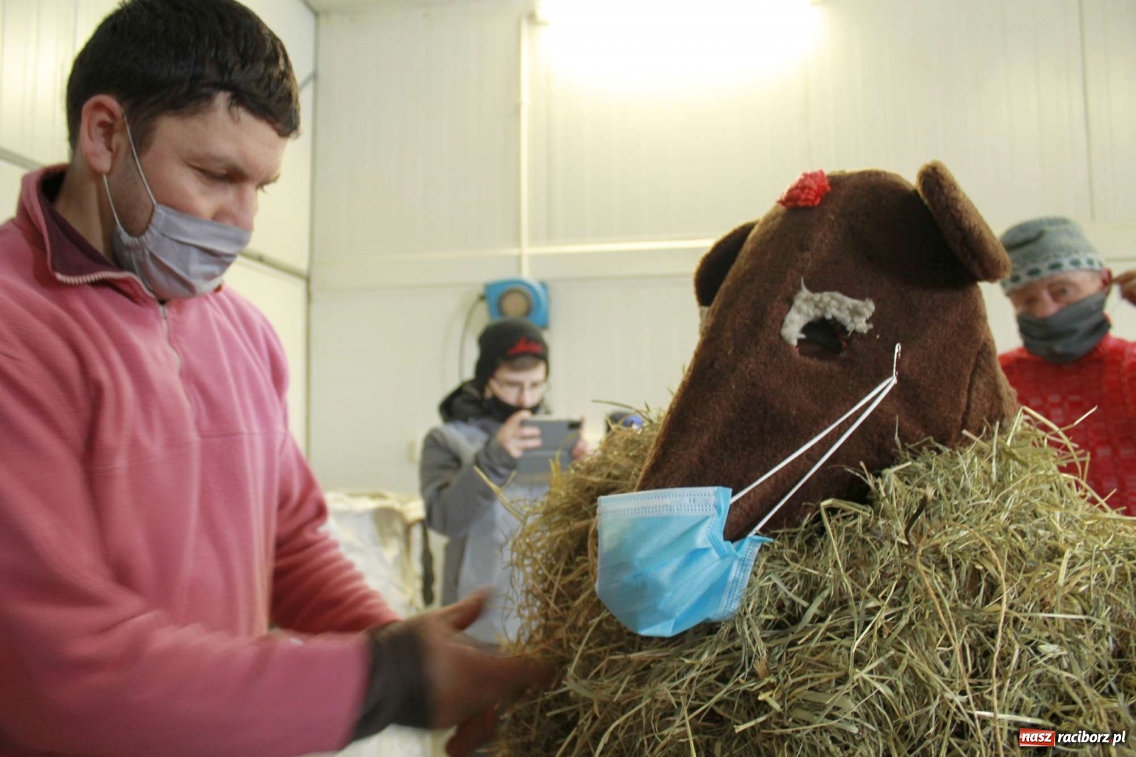 Zdjęcie w galerii na portalu naszraciborz.pl: Samborowice nie odpuściły. Dziś odbył się Tanzbär [FOTO i WIDEO] wiadomości z regionu