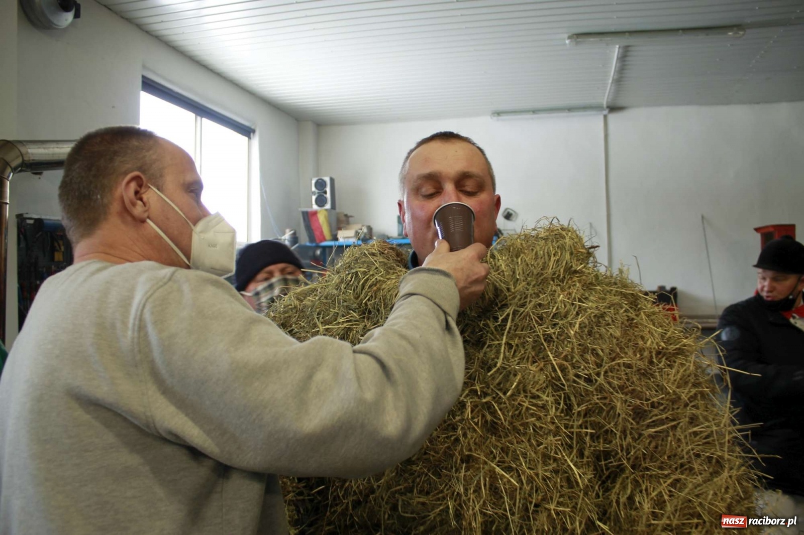 Zdjęcie w galerii na portalu naszraciborz.pl: Samborowice nie odpuściły. Dziś odbył się Tanzbär [FOTO i WIDEO] wiadomości z regionu