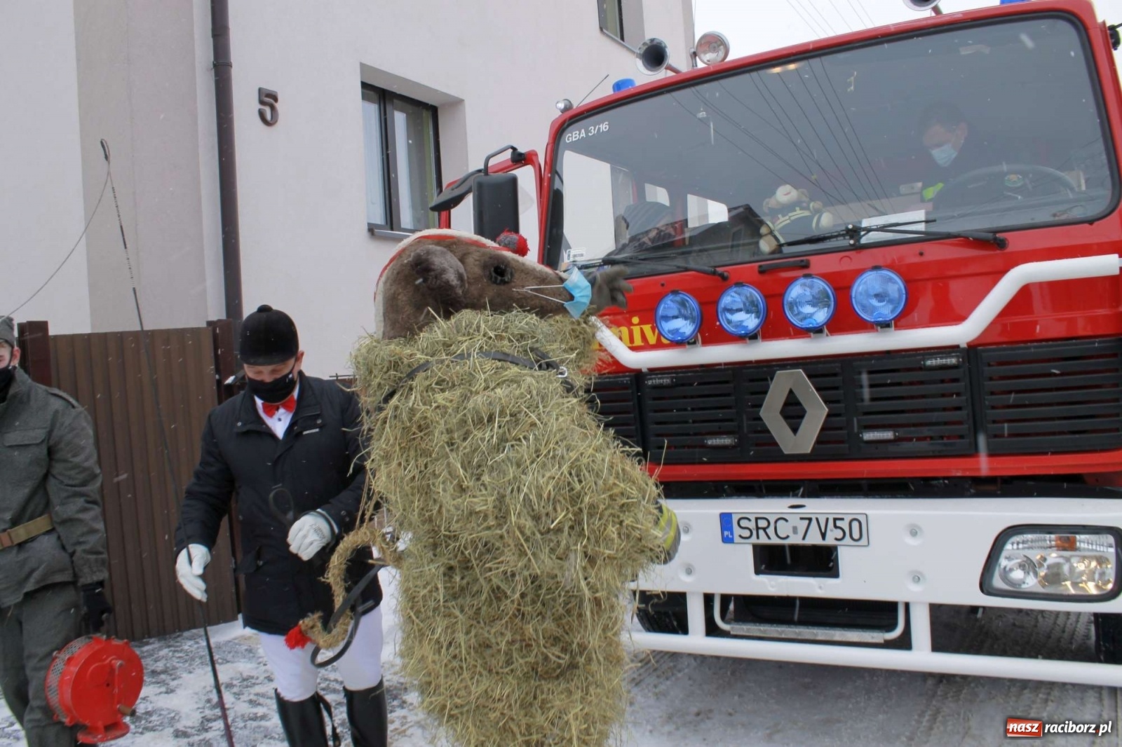 Zdjęcie w galerii na portalu naszraciborz.pl: Samborowice nie odpuściły. Dziś odbył się Tanzbär [FOTO i WIDEO] wiadomości z regionu