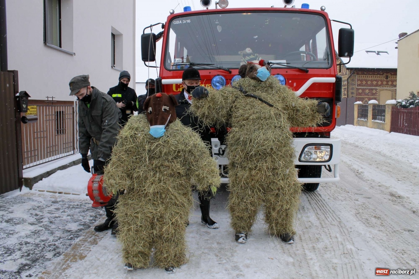 Zdjęcie w galerii na portalu naszraciborz.pl: Samborowice nie odpuściły. Dziś odbył się Tanzbär [FOTO i WIDEO] wiadomości z regionu