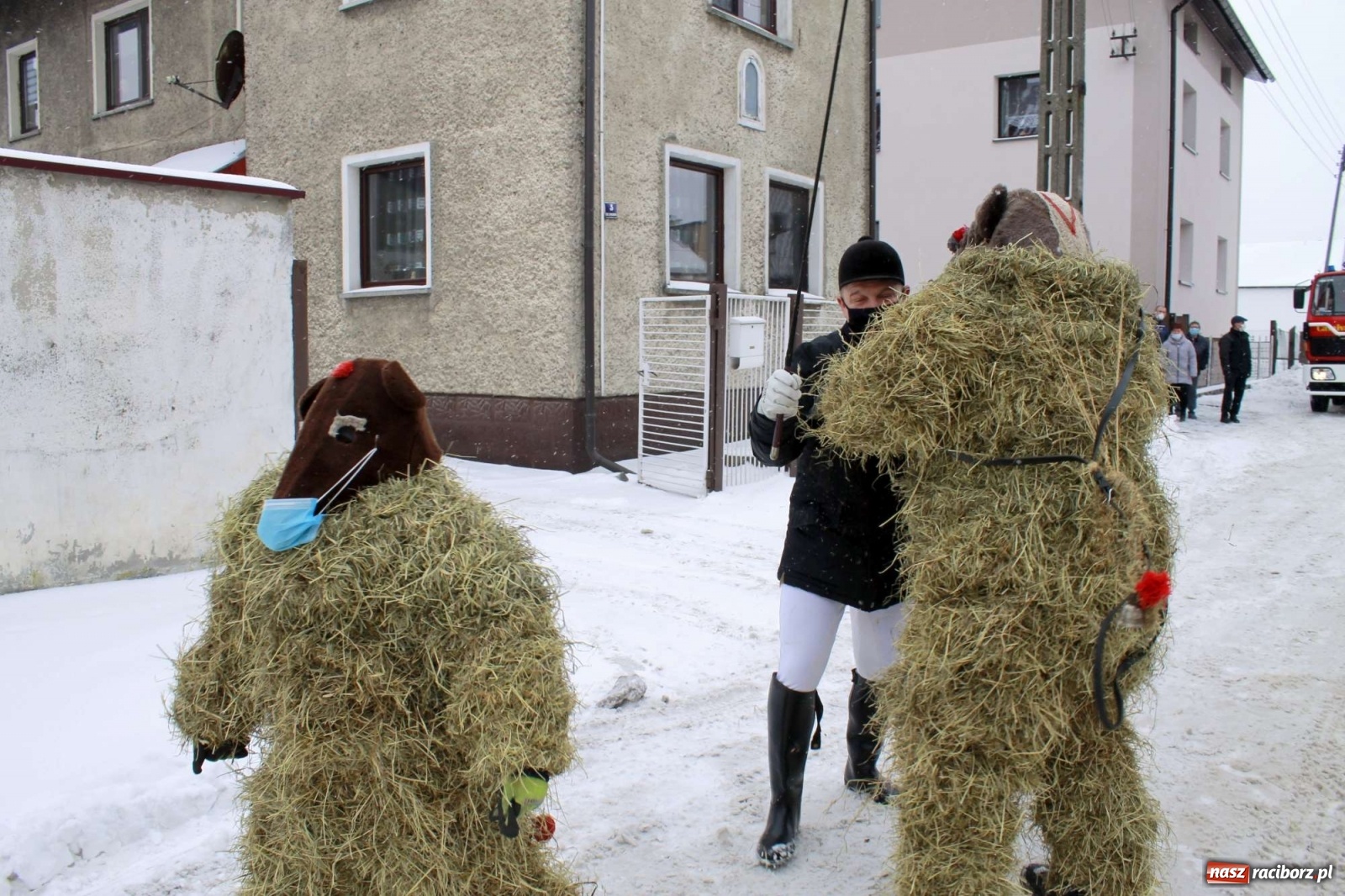 Zdjęcie w galerii na portalu naszraciborz.pl: Samborowice nie odpuściły. Dziś odbył się Tanzbär [FOTO i WIDEO] wiadomości z regionu