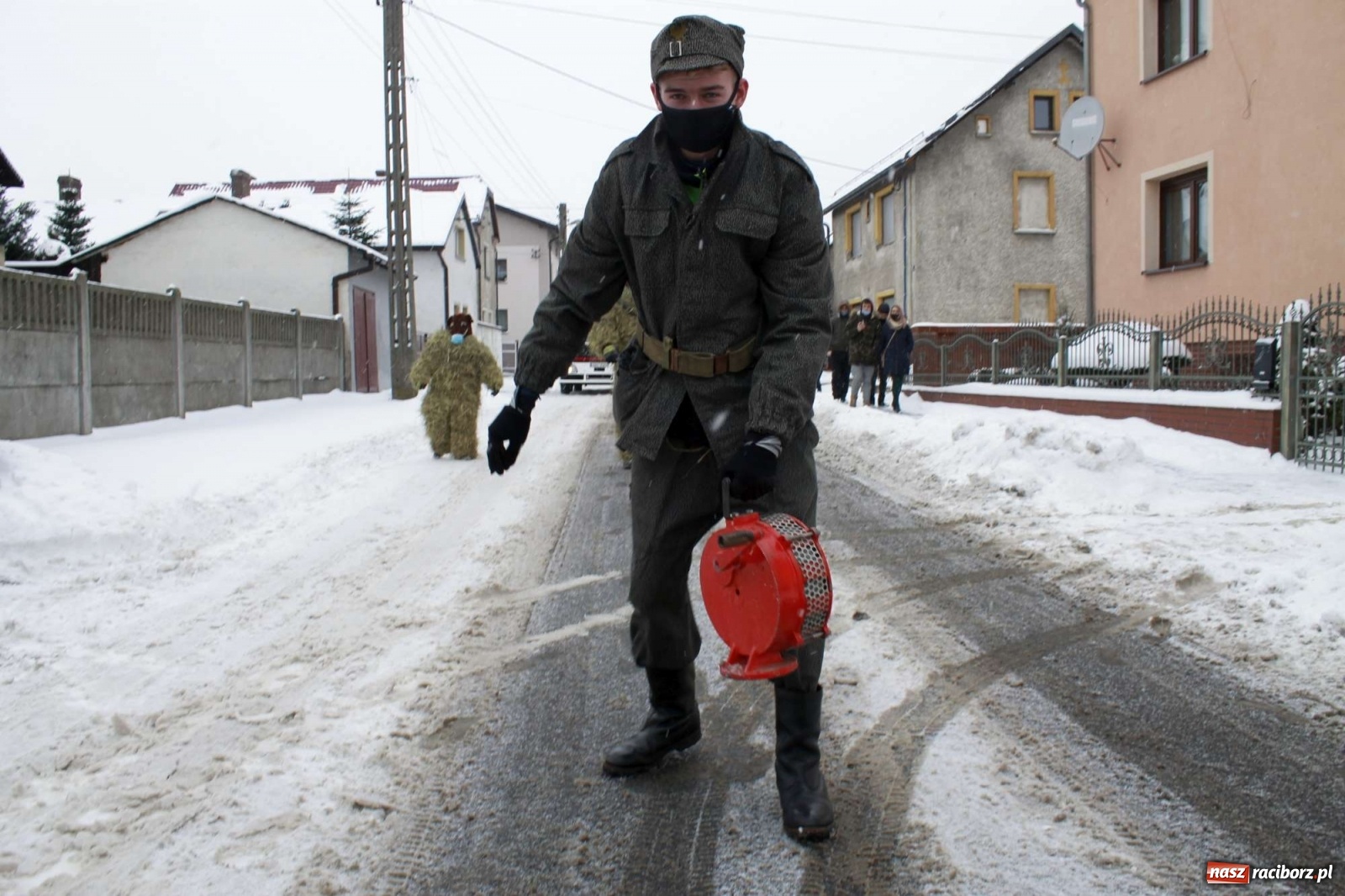 Zdjęcie w galerii na portalu naszraciborz.pl: Samborowice nie odpuściły. Dziś odbył się Tanzbär [FOTO i WIDEO] wiadomości z regionu