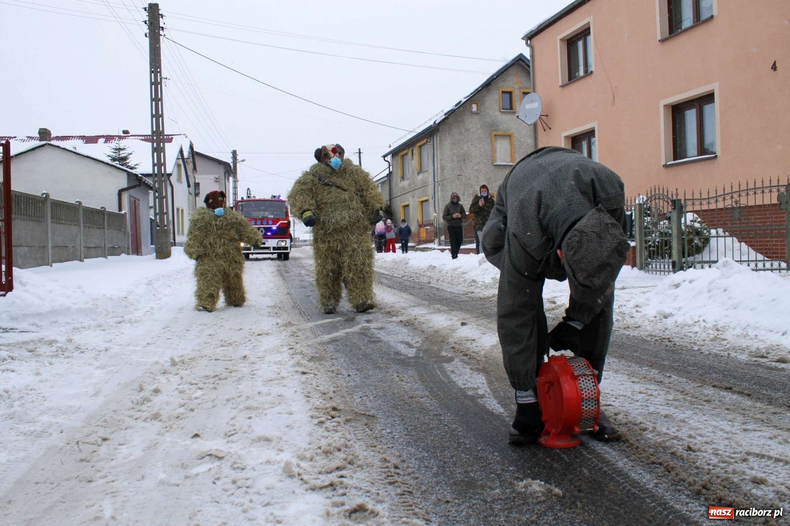 Zdjęcie w galerii na portalu naszraciborz.pl: Samborowice nie odpuściły. Dziś odbył się Tanzbär [FOTO i WIDEO] wiadomości z regionu