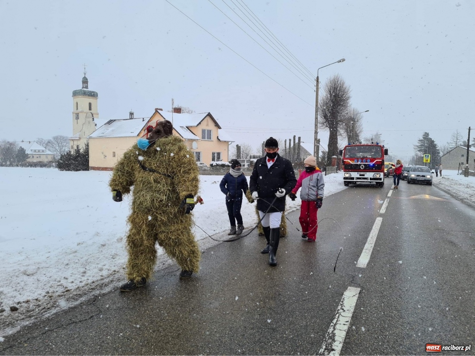 Zdjęcie w galerii na portalu naszraciborz.pl: Samborowice nie odpuściły. Dziś odbył się Tanzbär [FOTO i WIDEO] wiadomości z regionu