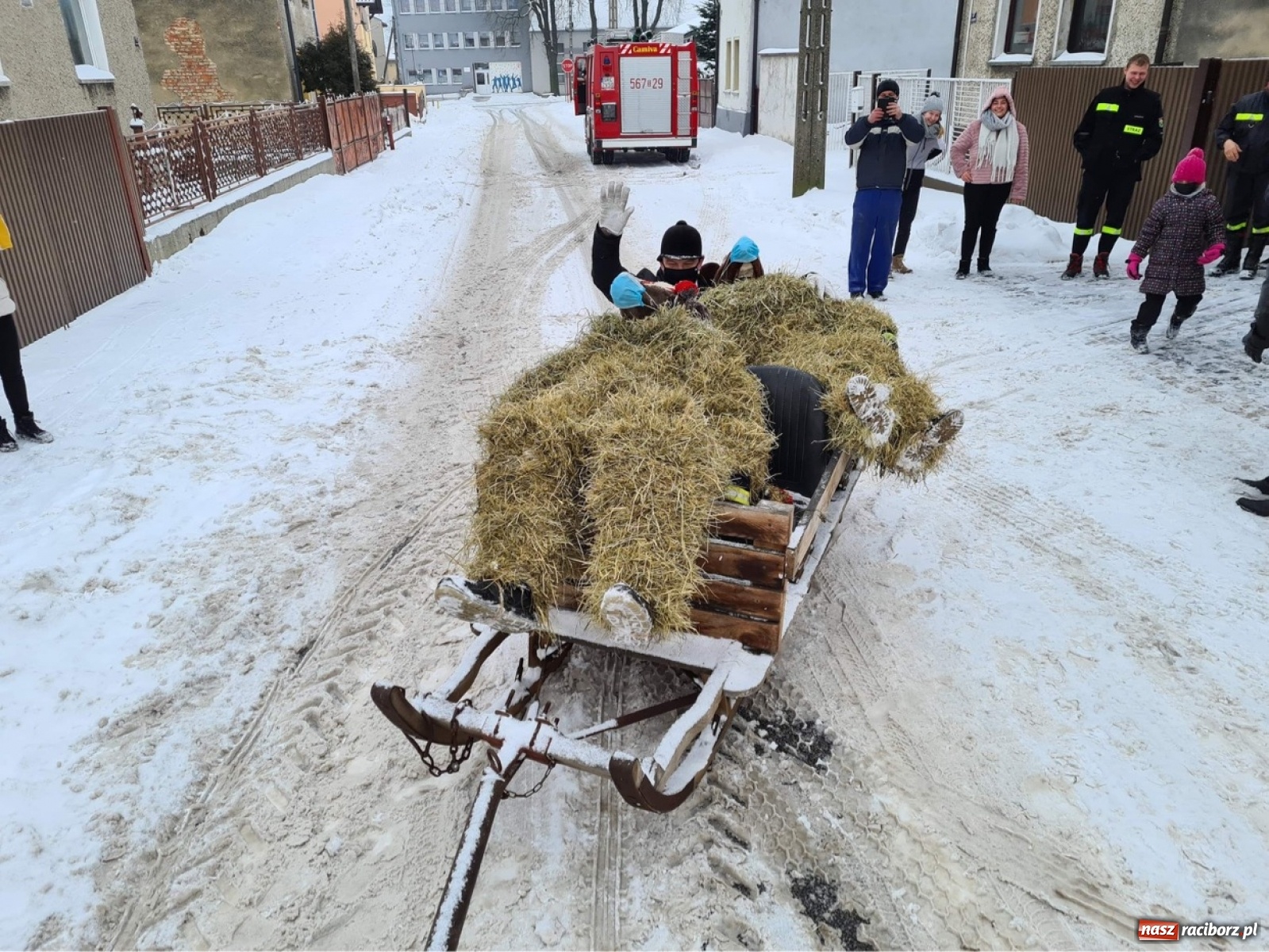 Zdjęcie w galerii na portalu naszraciborz.pl: Samborowice nie odpuściły. Dziś odbył się Tanzbär [FOTO i WIDEO] wiadomości z regionu