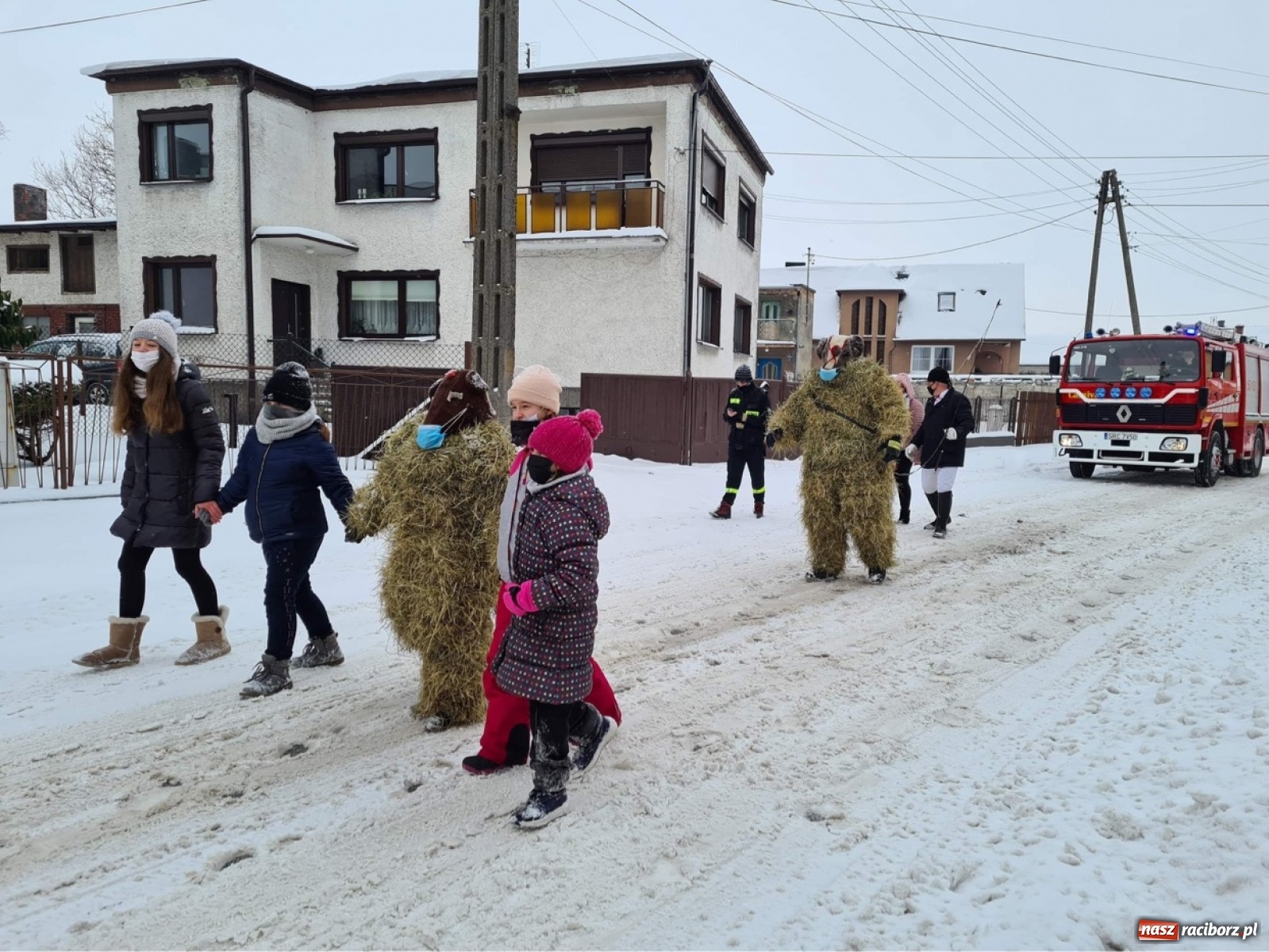 Zdjęcie w galerii na portalu naszraciborz.pl: Samborowice nie odpuściły. Dziś odbył się Tanzbär [FOTO i WIDEO] wiadomości z regionu