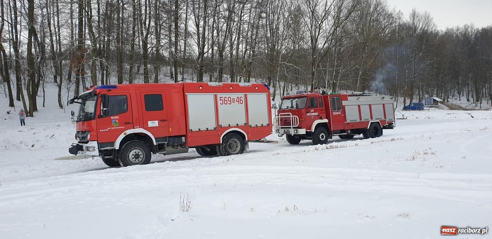 Zdjęcie w galerii na portalu naszraciborz.pl: Ochotnicy z Krzyżanowic ćwiczyli na lodzie wiadomości z regionu
