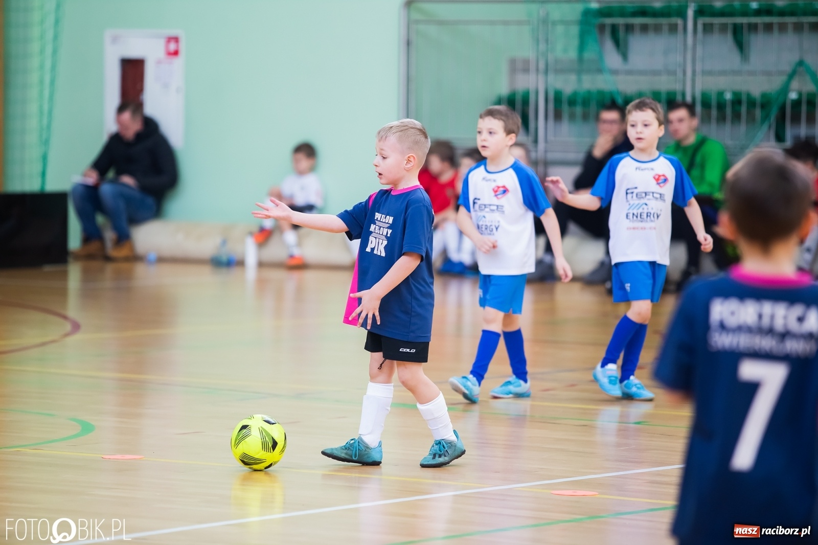 Zdjęcie w galerii na portalu naszraciborz.pl: Młodzi piłkarze walczą w Arenie Rafako [FOTO] wiadomości z regionu