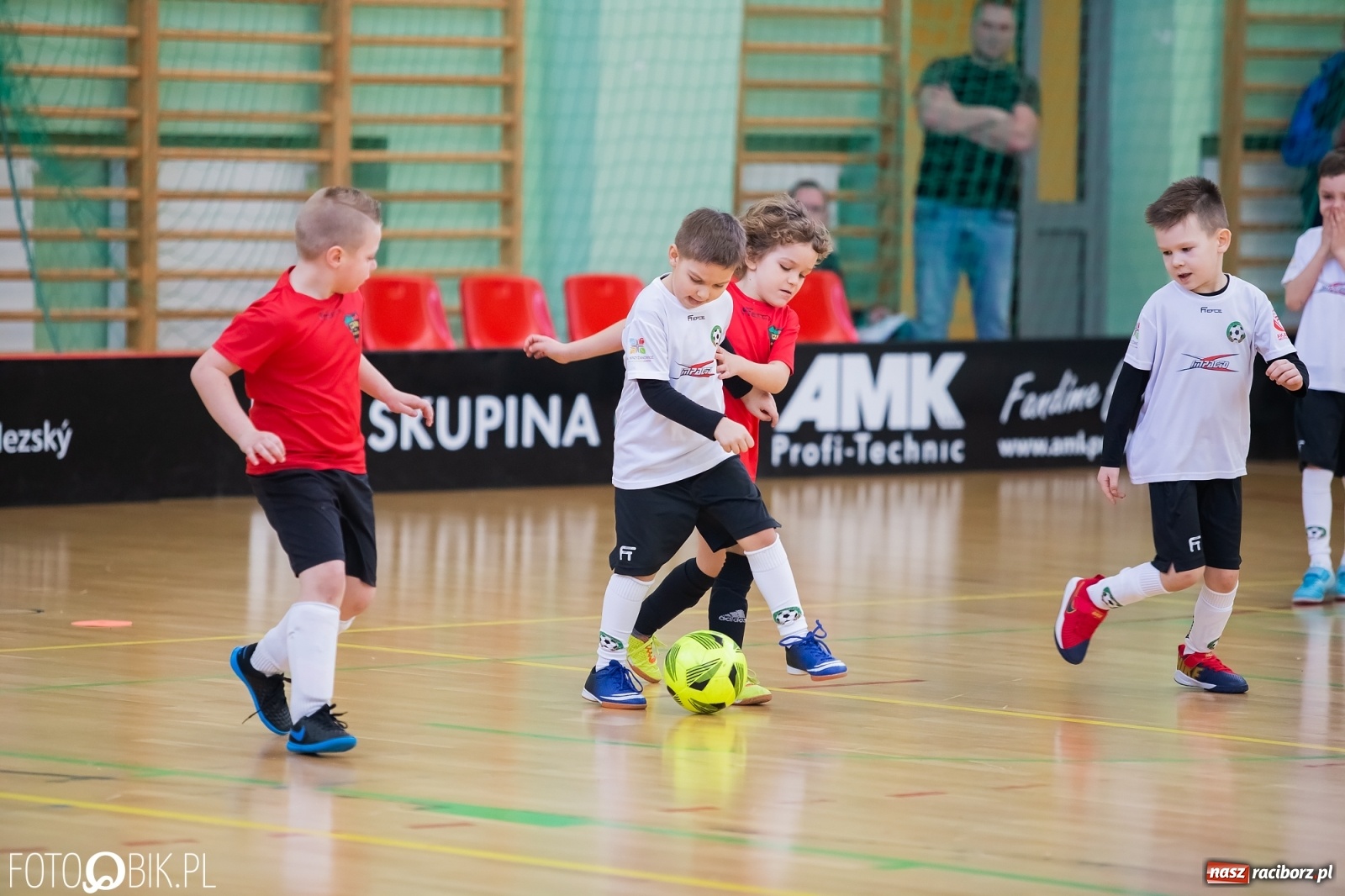 Zdjęcie w galerii na portalu naszraciborz.pl: Młodzi piłkarze walczą w Arenie Rafako [FOTO] wiadomości z regionu