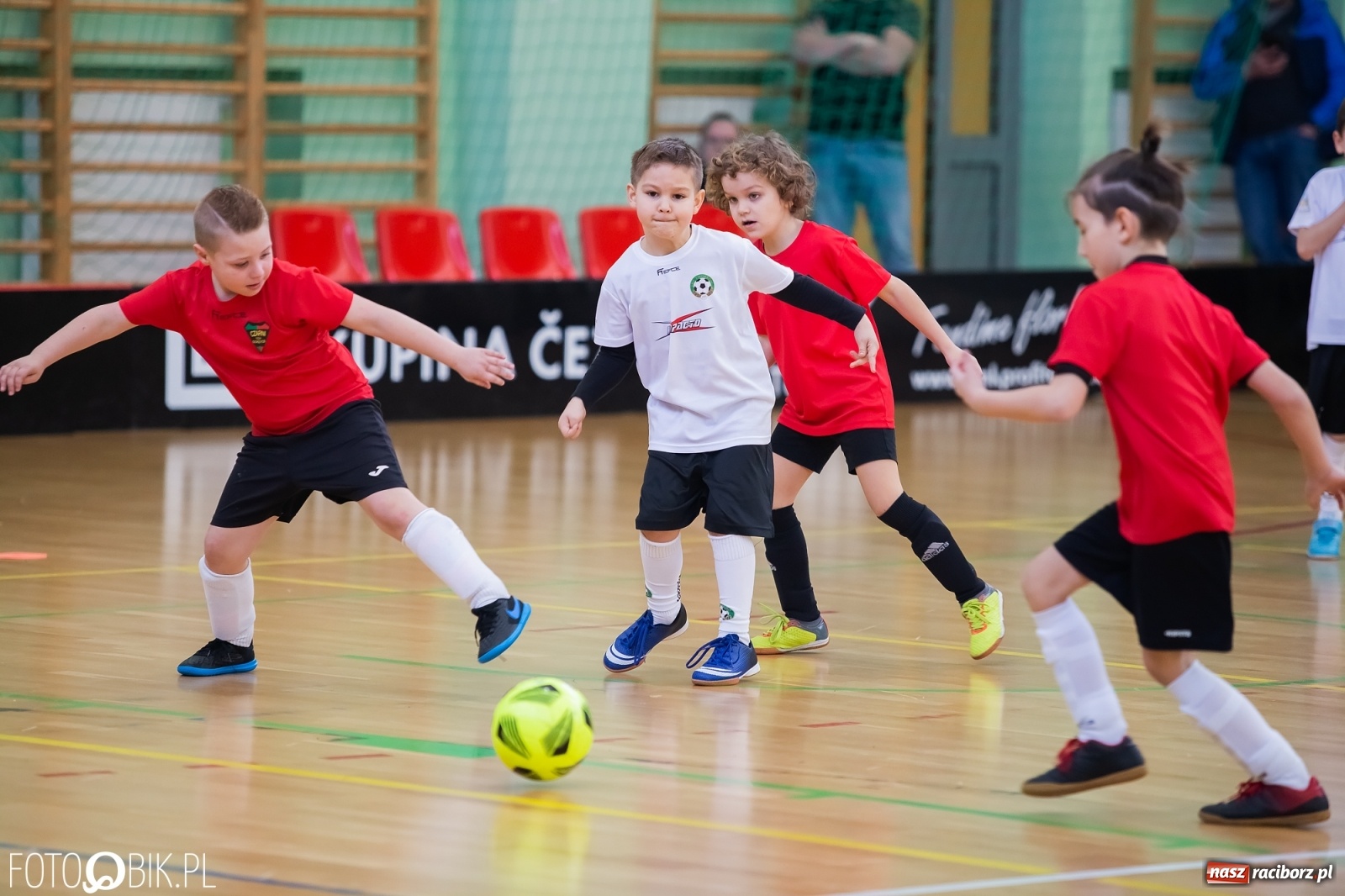 Zdjęcie w galerii na portalu naszraciborz.pl: Młodzi piłkarze walczą w Arenie Rafako [FOTO] wiadomości z regionu
