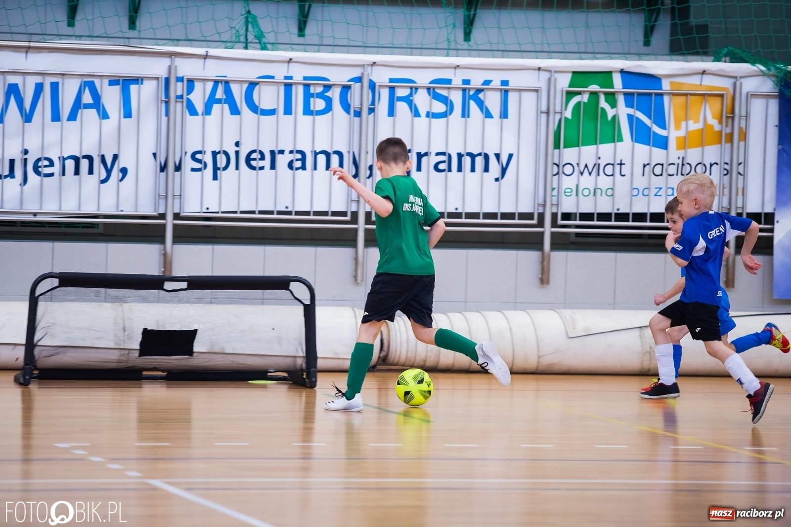 Zdjęcie w galerii na portalu naszraciborz.pl: Młodzi piłkarze walczą w Arenie Rafako [FOTO] wiadomości z regionu