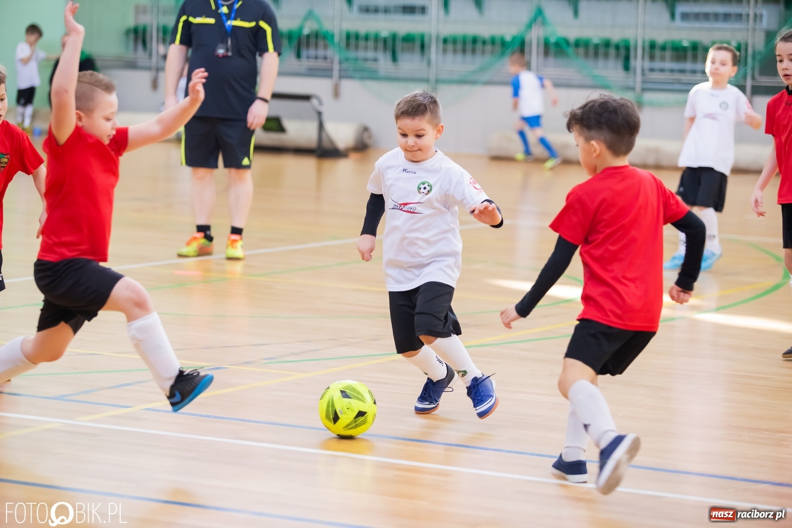 Zdjęcie w galerii na portalu naszraciborz.pl: Młodzi piłkarze walczą w Arenie Rafako [FOTO] wiadomości z regionu