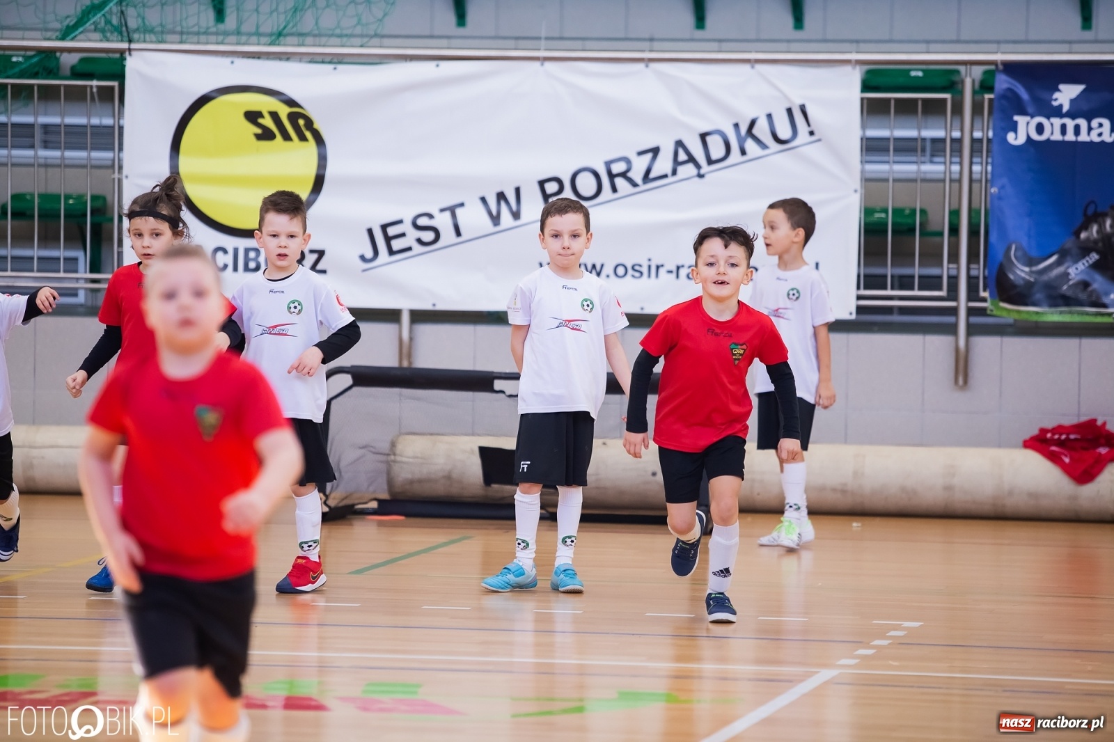 Zdjęcie w galerii na portalu naszraciborz.pl: Młodzi piłkarze walczą w Arenie Rafako [FOTO] wiadomości z regionu