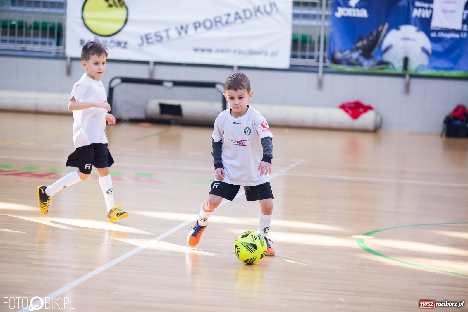 Zdjęcie w galerii na portalu naszraciborz.pl: Młodzi piłkarze walczą w Arenie Rafako [FOTO] wiadomości z regionu