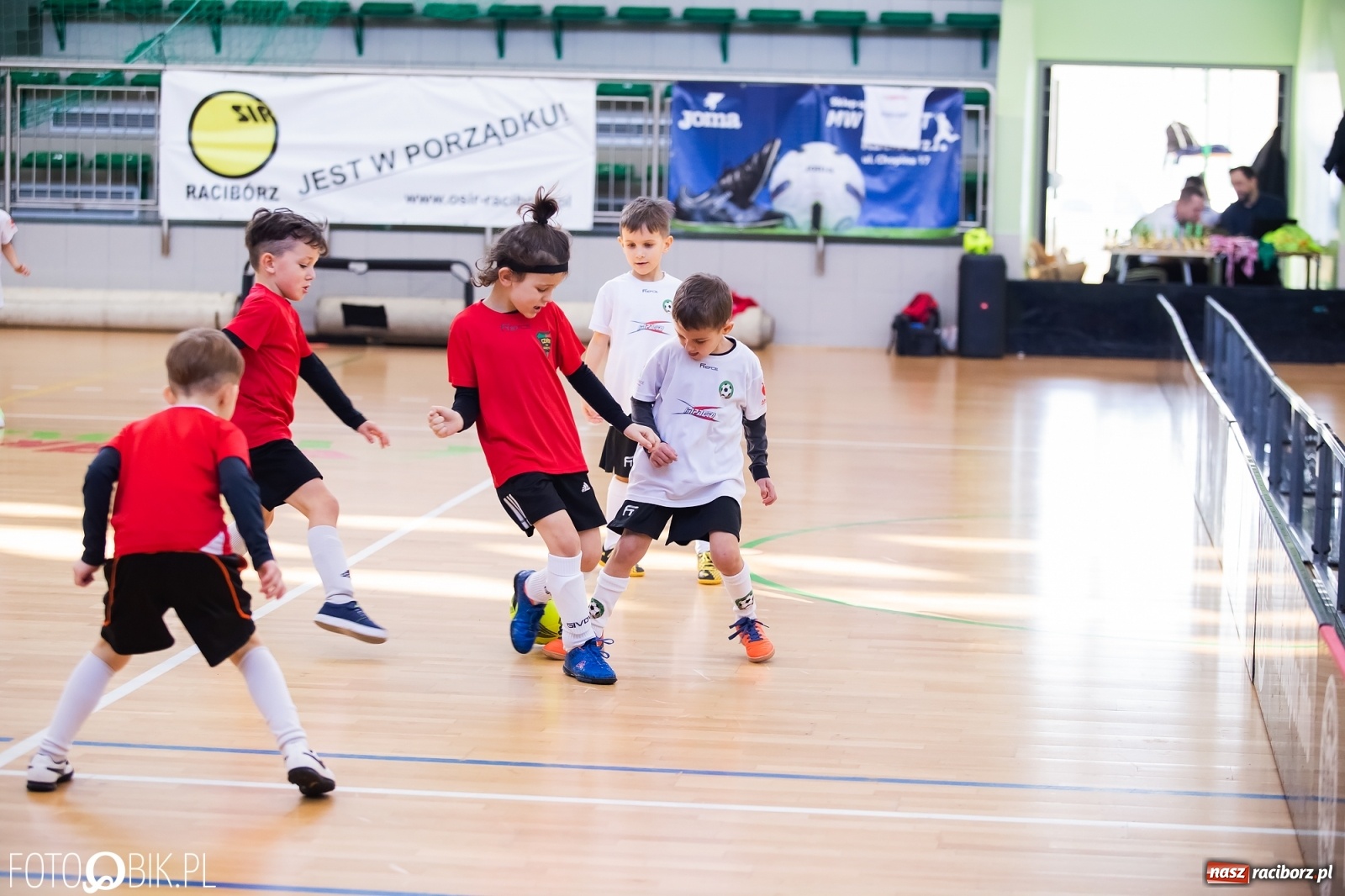 Zdjęcie w galerii na portalu naszraciborz.pl: Młodzi piłkarze walczą w Arenie Rafako [FOTO] wiadomości z regionu