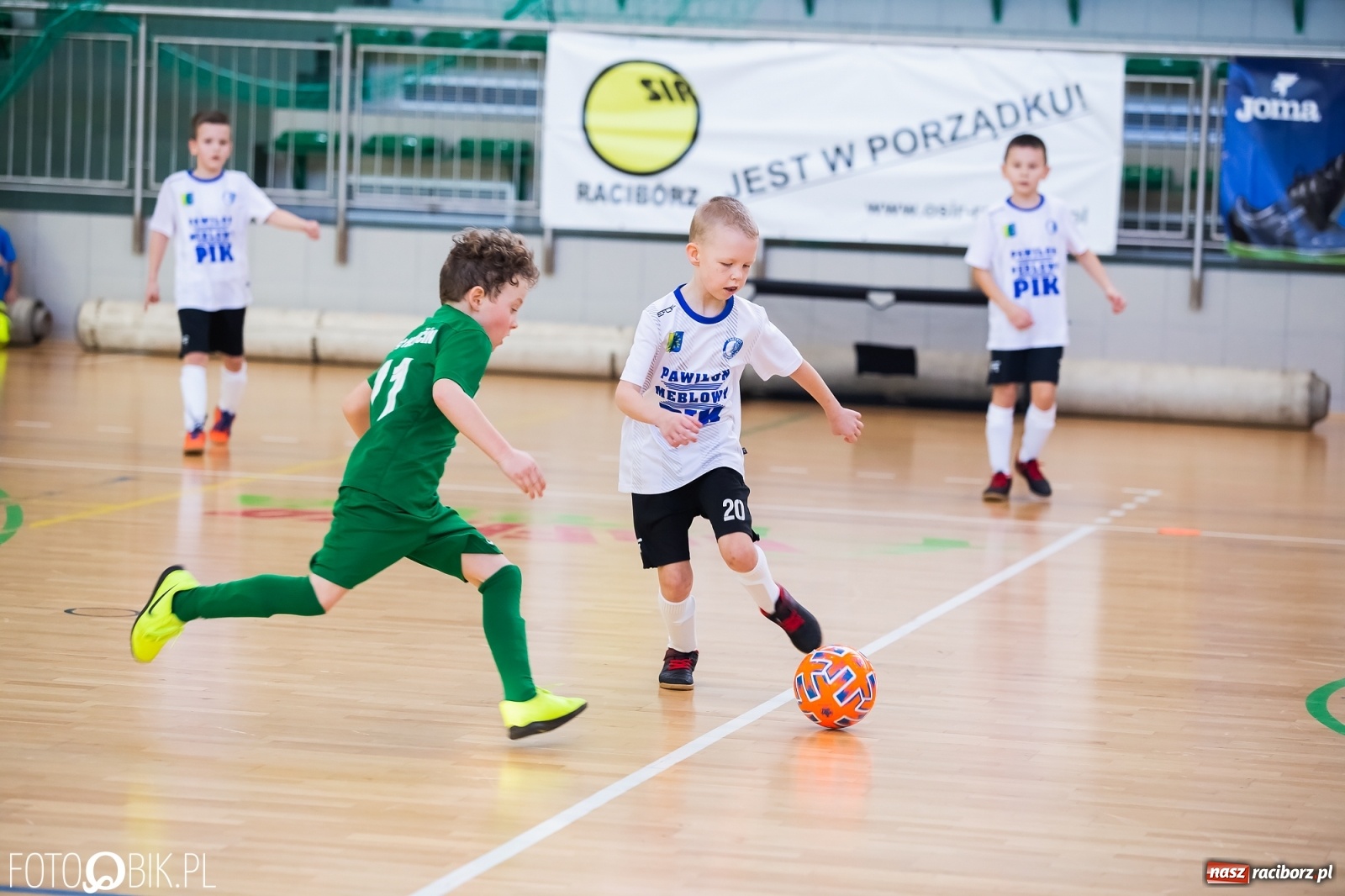 Zdjęcie w galerii na portalu naszraciborz.pl: Młodzi piłkarze walczą w Arenie Rafako [FOTO] wiadomości z regionu
