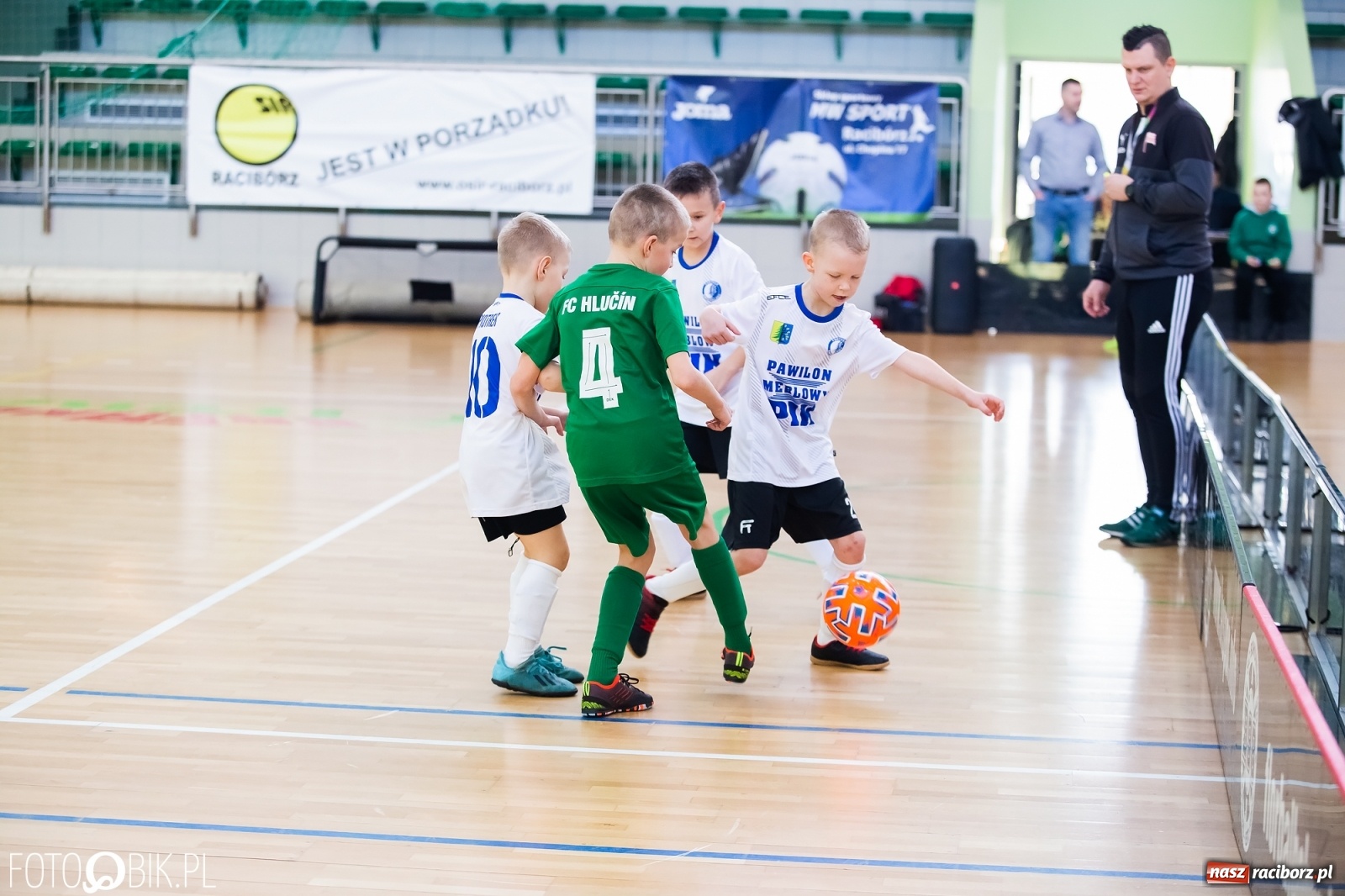 Zdjęcie w galerii na portalu naszraciborz.pl: Młodzi piłkarze walczą w Arenie Rafako [FOTO] wiadomości z regionu