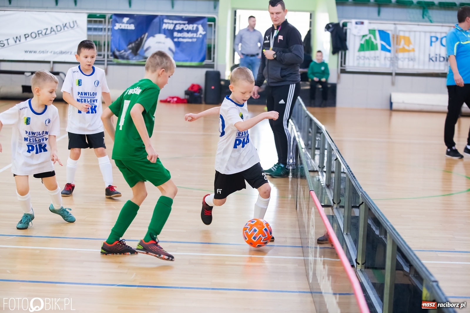 Zdjęcie w galerii na portalu naszraciborz.pl: Młodzi piłkarze walczą w Arenie Rafako [FOTO] wiadomości z regionu