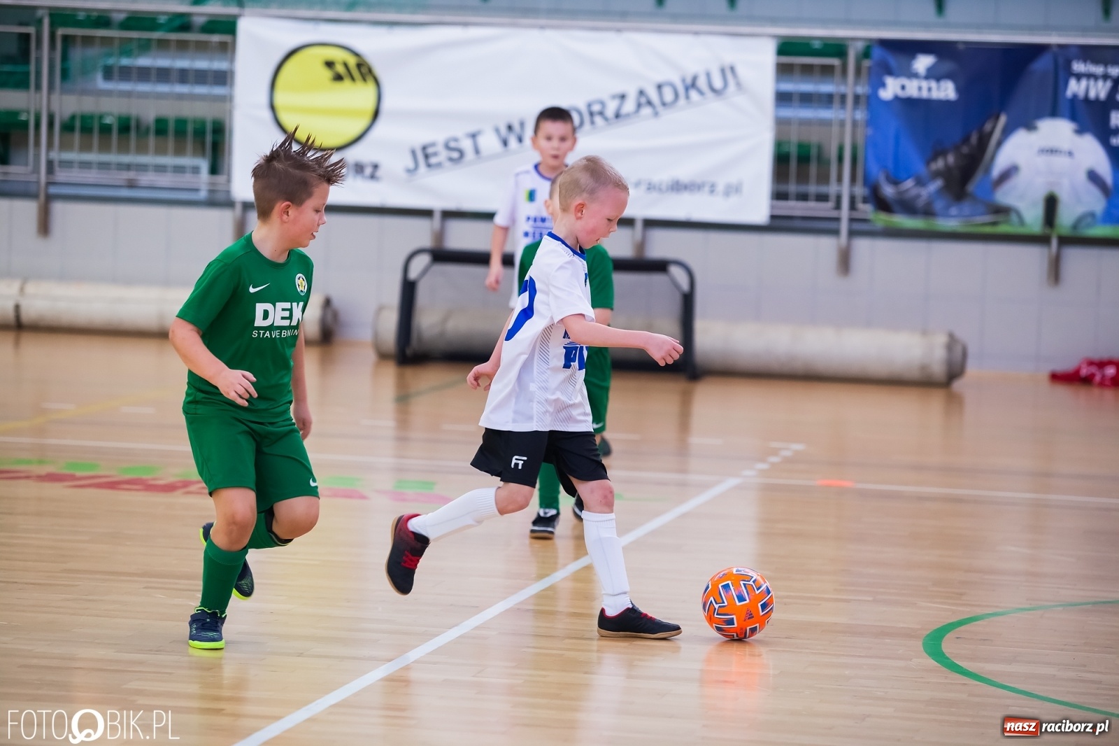 Zdjęcie w galerii na portalu naszraciborz.pl: Młodzi piłkarze walczą w Arenie Rafako [FOTO] wiadomości z regionu