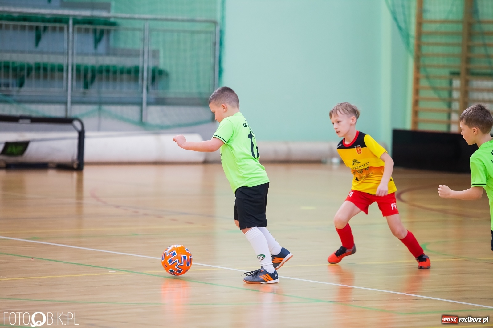Zdjęcie w galerii na portalu naszraciborz.pl: Młodzi piłkarze walczą w Arenie Rafako [FOTO] wiadomości z regionu