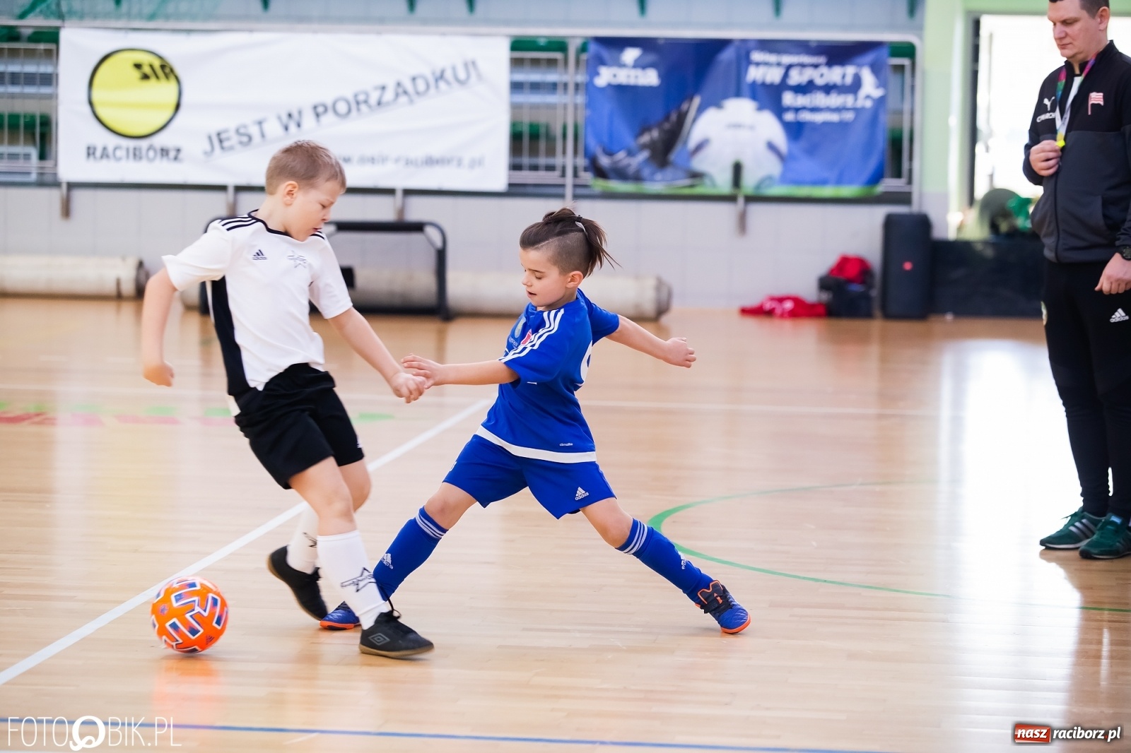 Zdjęcie w galerii na portalu naszraciborz.pl: Młodzi piłkarze walczą w Arenie Rafako [FOTO] wiadomości z regionu