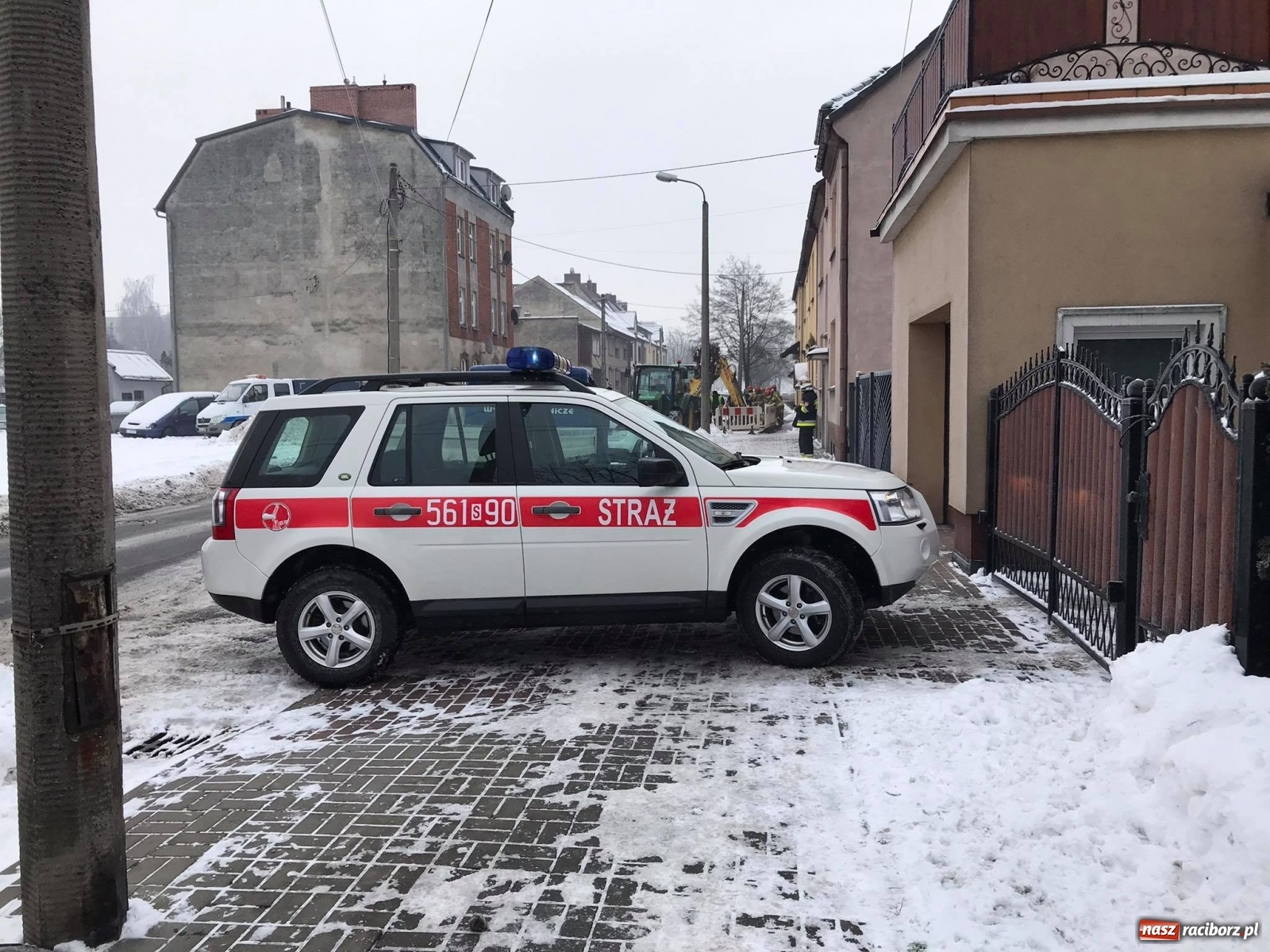 Zdjęcie w galerii na portalu naszraciborz.pl: Koparka uszkodziła gazociąg na Królewskiej [FOTO] wiadomości z regionu