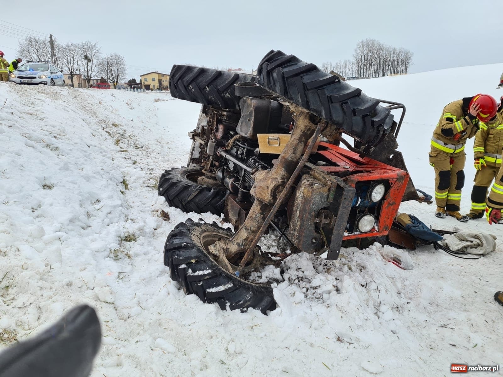 Zdjęcie w galerii na portalu naszraciborz.pl: Pijany Czech dachował traktorem w Owsiszczach [FOTO] wiadomości z regionu