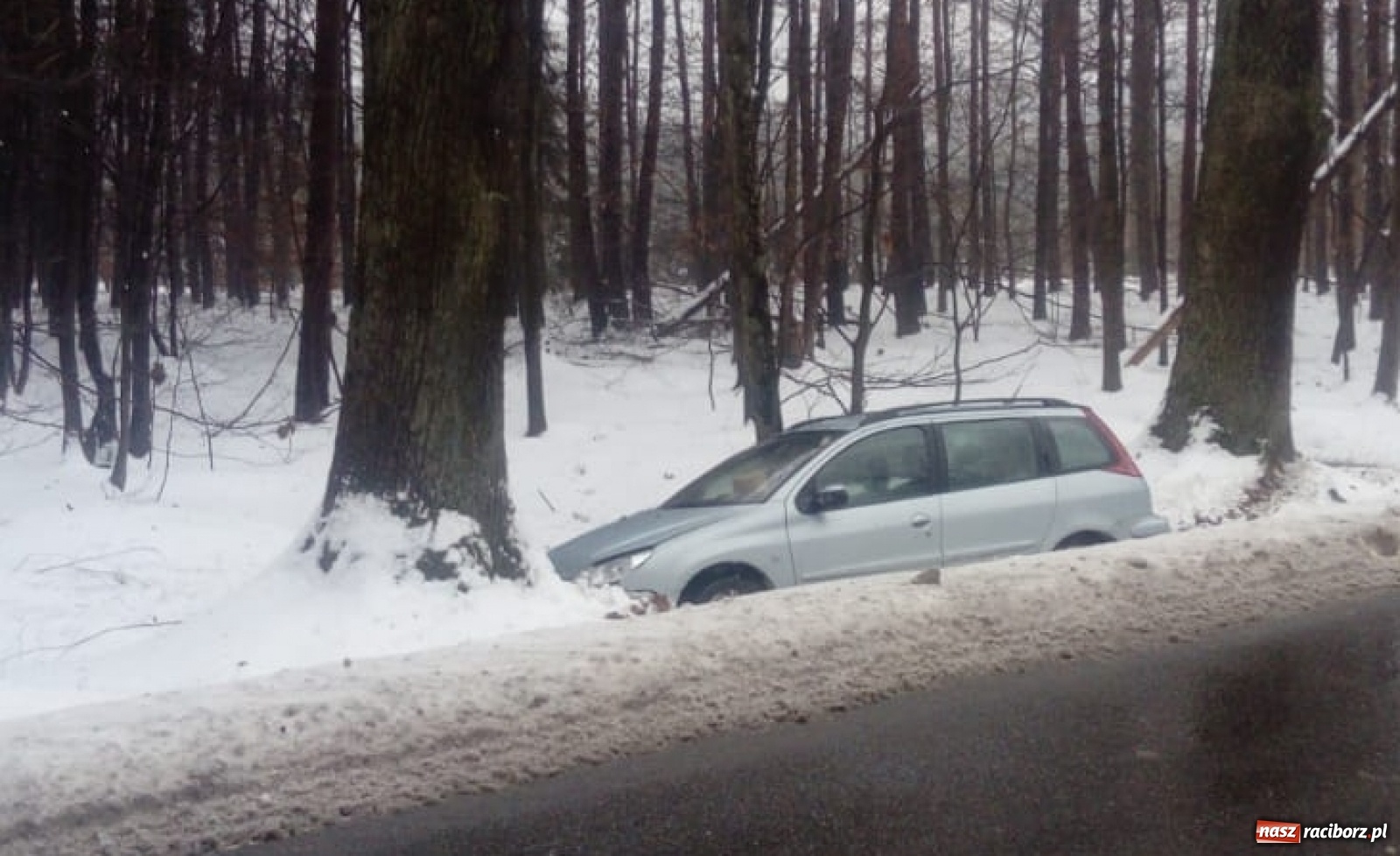 Zdjęcie w galerii na portalu naszraciborz.pl: Cztery samochody uszkodzone na trasie Kuźnia Raciborska-Rudy wiadomości z regionu