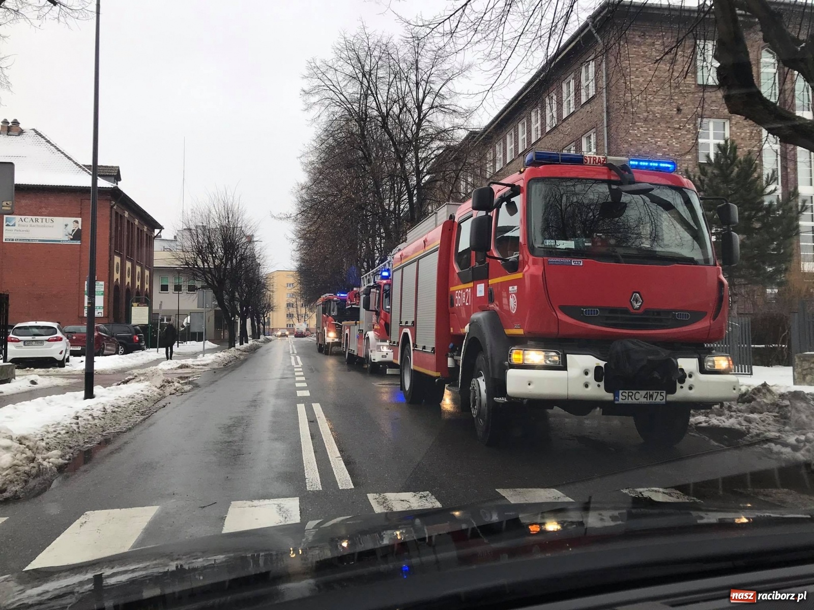 Zdjęcie w galerii na portalu naszraciborz.pl: Raport 998. Zwisający śnieg stwarzał zagrożenie wiadomości z regionu