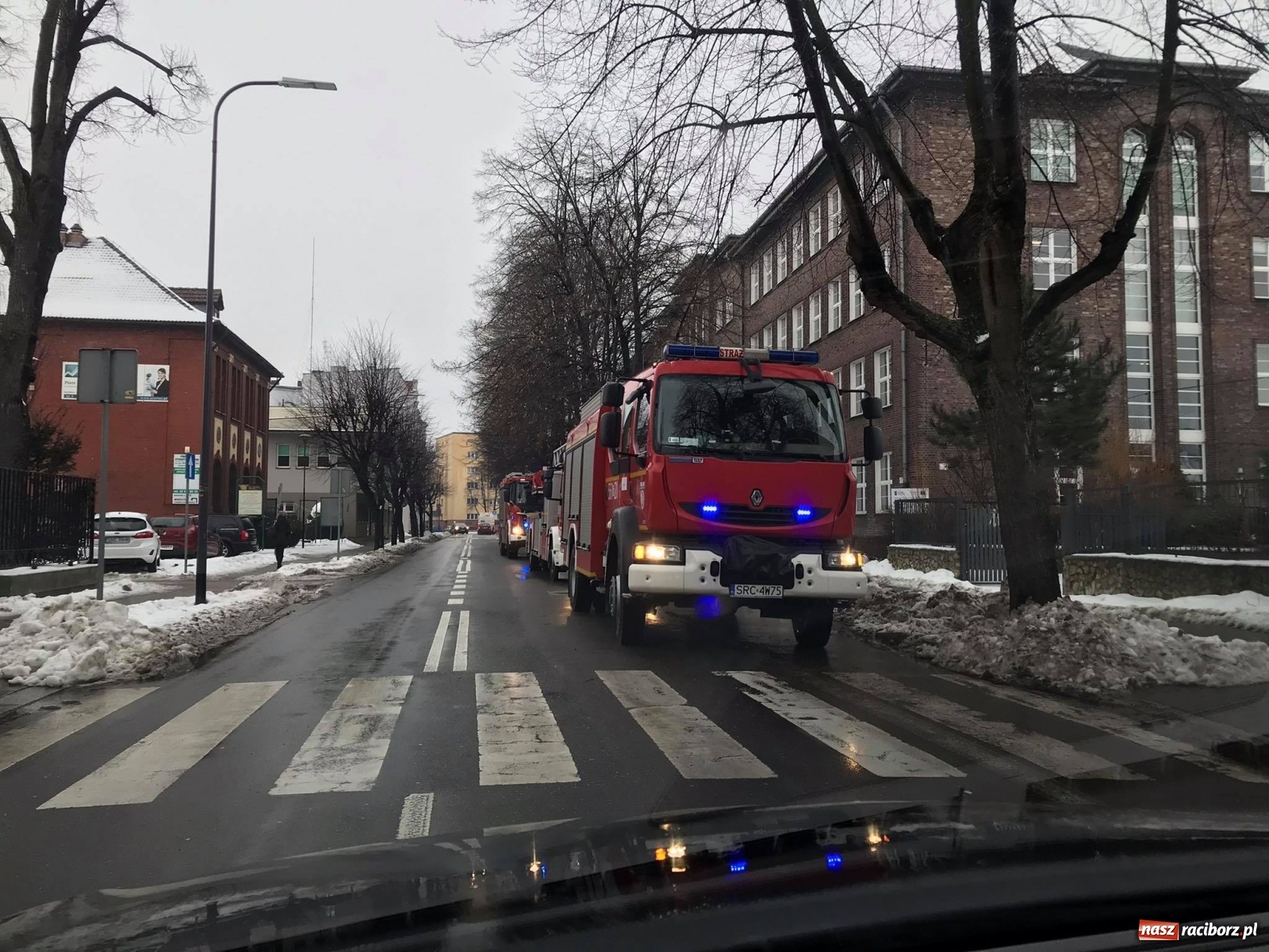 Zdjęcie w galerii na portalu naszraciborz.pl: Raport 998. Zwisający śnieg stwarzał zagrożenie wiadomości z regionu
