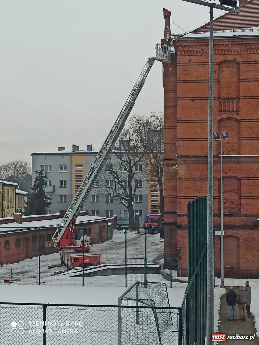 Zdjęcie w galerii na portalu naszraciborz.pl: Raport 998. Zwisający śnieg stwarzał zagrożenie wiadomości z regionu