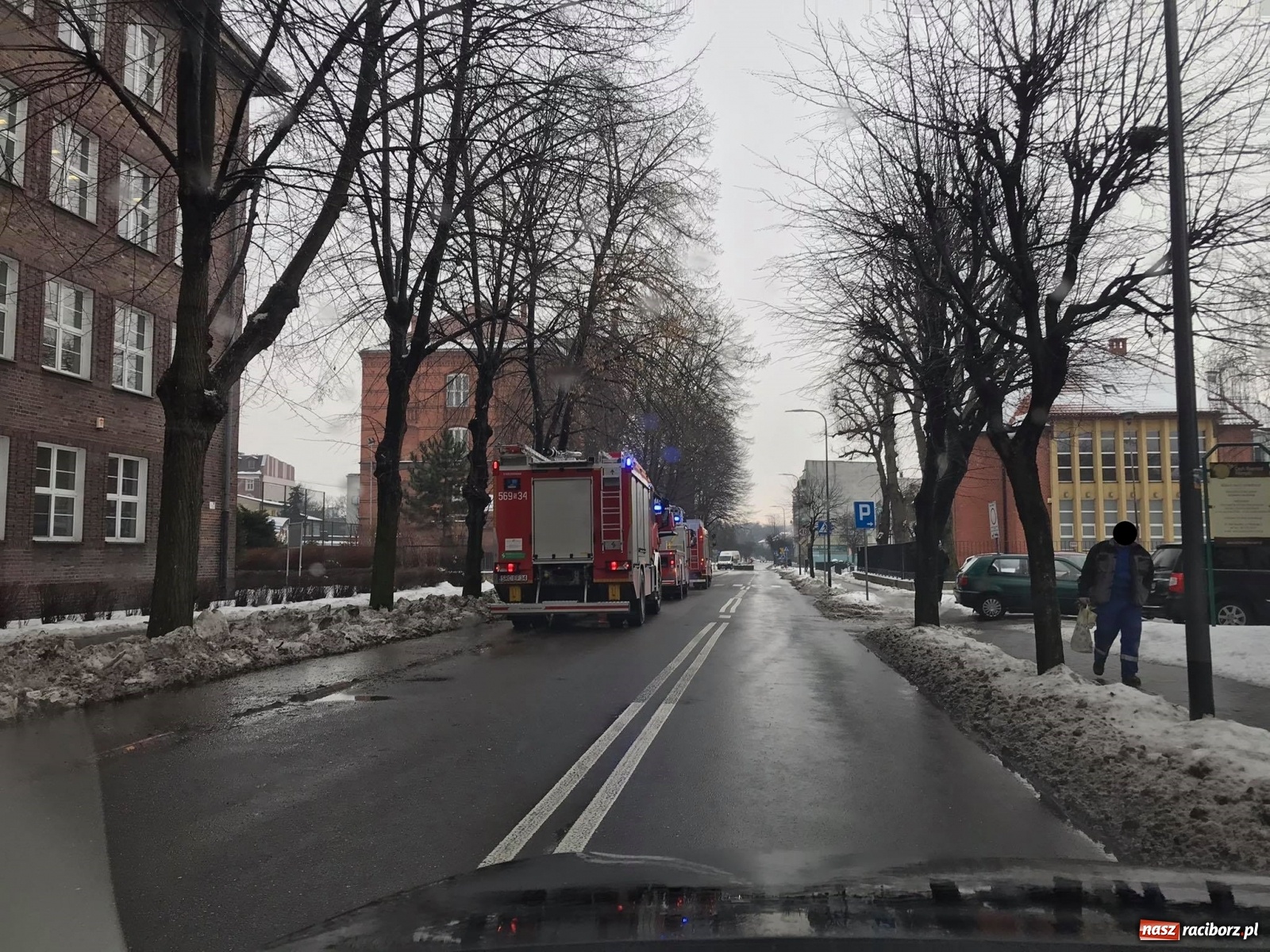 Zdjęcie w galerii na portalu naszraciborz.pl: Raport 998. Zwisający śnieg stwarzał zagrożenie wiadomości z regionu