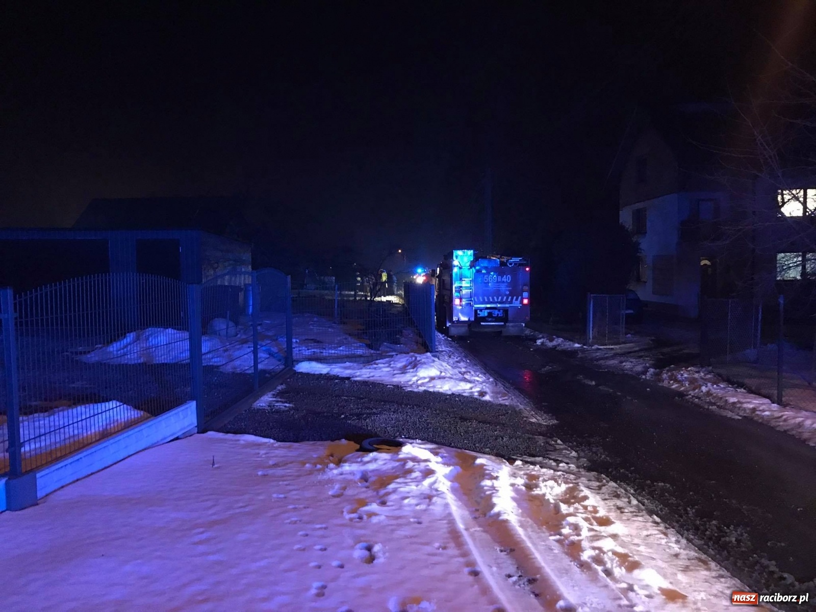 Zdjęcie w galerii na portalu naszraciborz.pl: Akcja służb w Kobyli. Samochód sam wezwał pomoc wiadomości z regionu