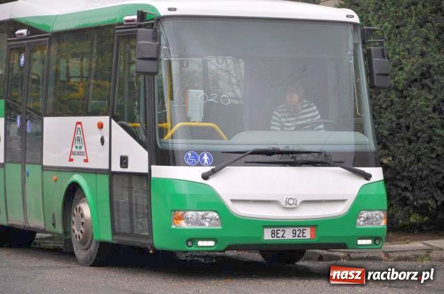 Zdjęcie w galerii na portalu naszraciborz.pl: Ostatnie autobusy dojechały wiadomości z regionu