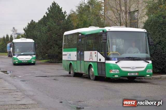 Zdjęcie w galerii na portalu naszraciborz.pl: Ostatnie autobusy dojechały wiadomości z regionu