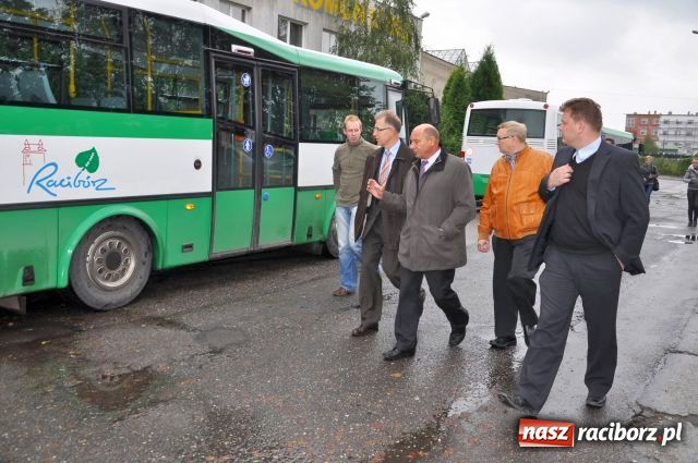 Zdjęcie w galerii na portalu naszraciborz.pl: Ostatnie autobusy dojechały wiadomości z regionu