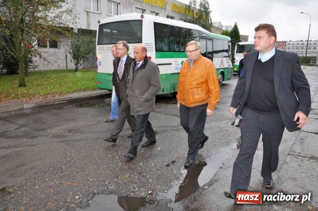Zdjęcie w galerii na portalu naszraciborz.pl: Ostatnie autobusy dojechały wiadomości z regionu
