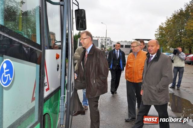 Zdjęcie w galerii na portalu naszraciborz.pl: Ostatnie autobusy dojechały wiadomości z regionu