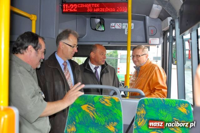 Zdjęcie w galerii na portalu naszraciborz.pl: Ostatnie autobusy dojechały wiadomości z regionu