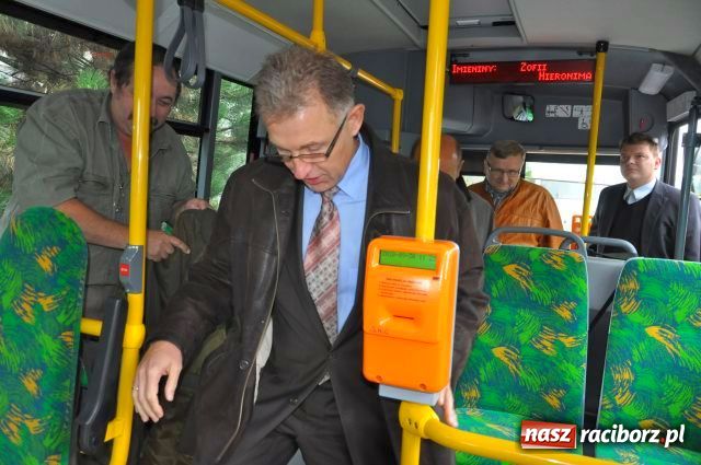 Zdjęcie w galerii na portalu naszraciborz.pl: Ostatnie autobusy dojechały wiadomości z regionu