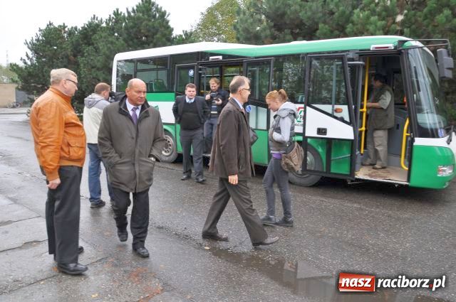 Zdjęcie w galerii na portalu naszraciborz.pl: Ostatnie autobusy dojechały wiadomości z regionu